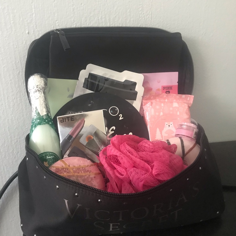 Victoria’s Secret spa travel case